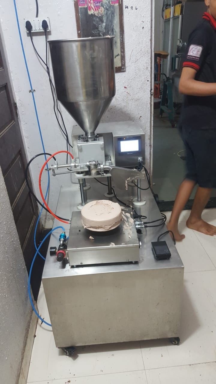 Cake Spreading Machine