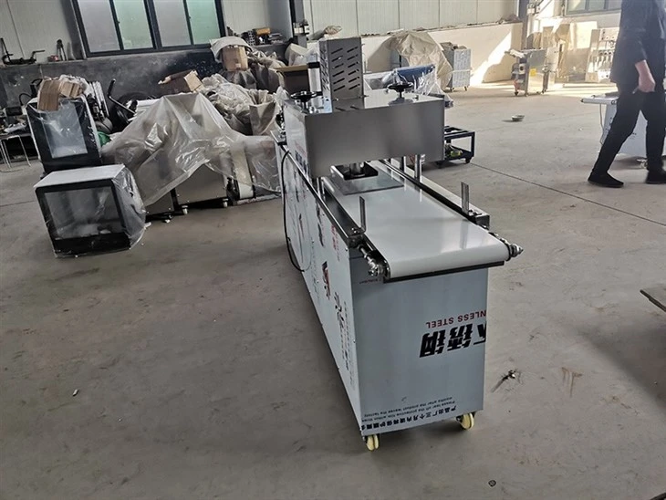 Handwork Imitative Rice Ball Cutting And Rolling Machine